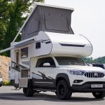 에이스캠퍼 V70 렉스턴 스포츠칸 기반 / 팝업텐트 3층 구조 / 이동 업무차