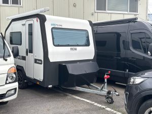 모우카라반 400급 인산철 300Ah 태양광 300W