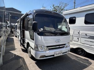 e카운티 15인승 리무진 캠핑카 정우인산철 1200ah 1종보통면허 운행 가능