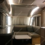 아도라 472UP E&P 풀옵션 21년 등록