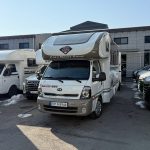 코지모터홈 나비드 550 2023년식 중고 캠핑카