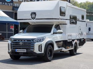 2023년식 제우스 670K 중고 캠핑카 - 4륜 구동, 에어서스펜션, 인산철 1200Ah